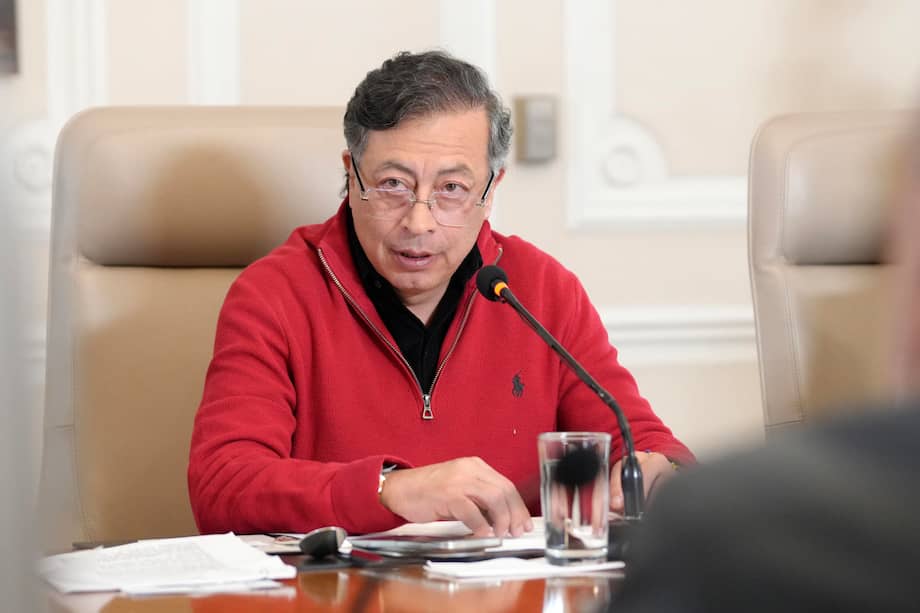 Gustavo Petro en consejo de ministros de 21 de abril.