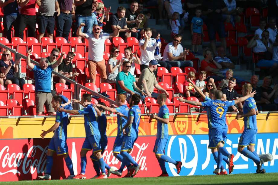 Los jugadores de la selección ucraniana sub-20 celebran uno de los goles con los que vencieron este lunes a Panamá. / EFE
