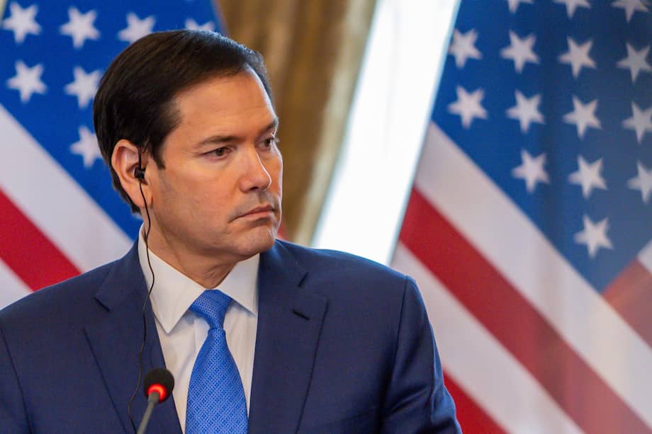 El Secretario de Estado de Estados Unidos, Marco Rubio, asiste a una conferencia de prensa conjunta con el primer ministro eslovaco, Fico, luego de una reunión en Bratislava, Eslovaquia, el 15 de febrero de 2026.