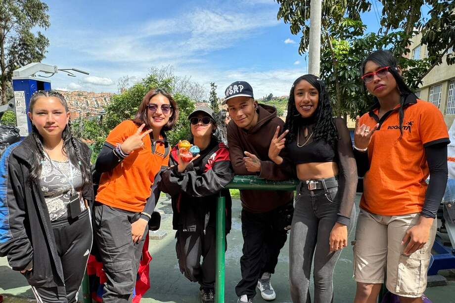 Es un espacio diseñado para empoderar a las y los jóvenes, promover sus derechos y acercarlos a nuevas oportunidades para su desarrollo personal y profesional.