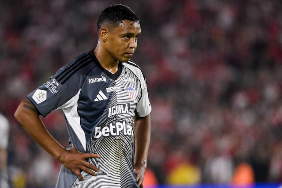Luis Fernando Muriel ingresó en el segundo tiempo de la Superliga para intentar remontar el 2-0 abajo, pero no logró destacar.