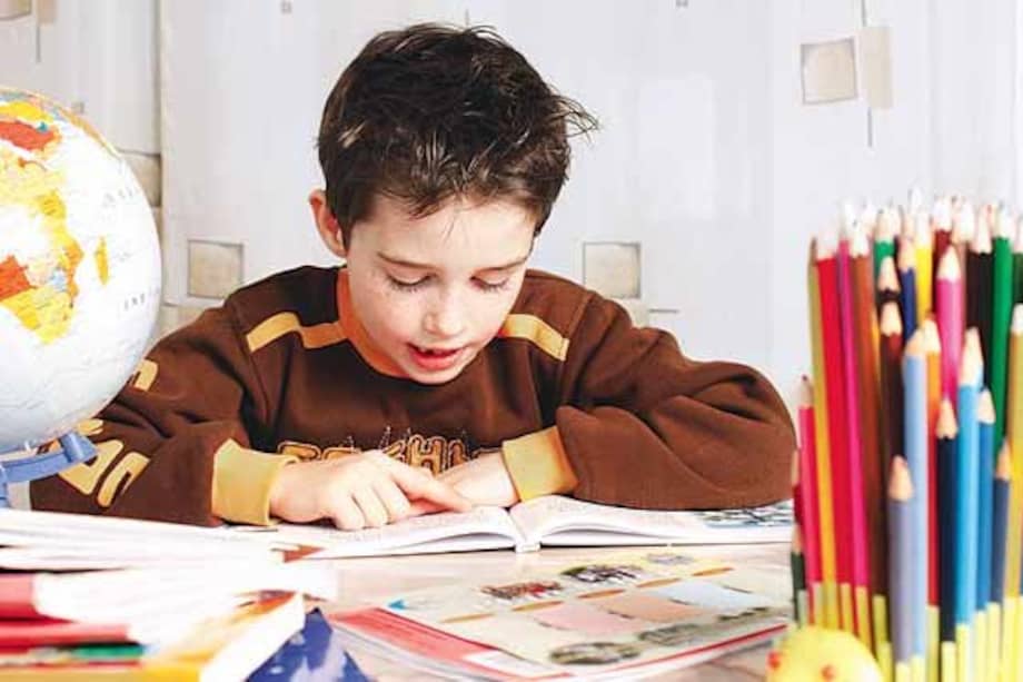 Familias españolas, en huelga contra exceso de tareas escolares a sus hijos