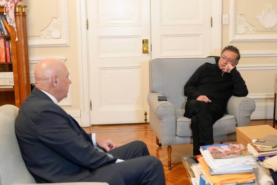 Gustavo Petro y John McNamara durante su reunión en Casa de Nariño.