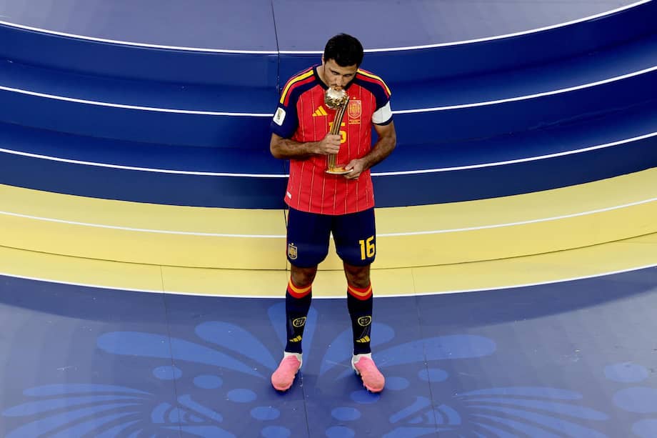 Rodri con el trofeo de mejor jugador de la Copa del Mundo 2026.