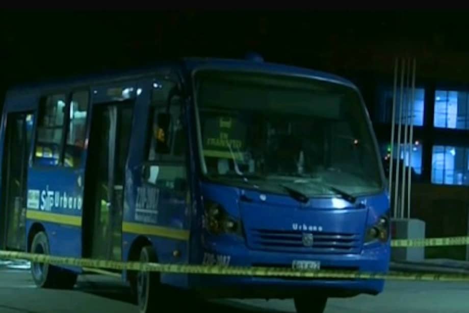Murió mujer que fue atropellada por bus del Sitp en estación de gasolina en Bogotá