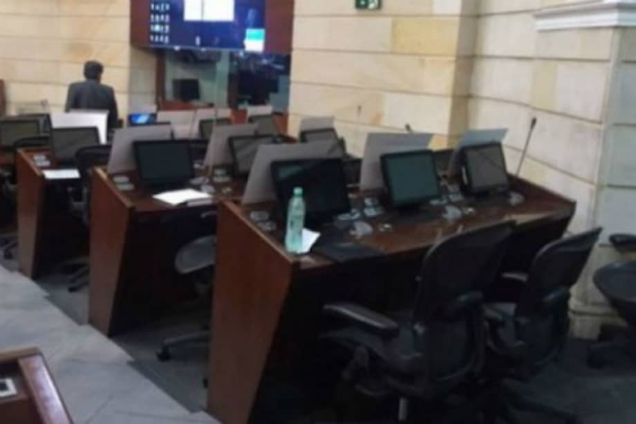 Radican más de 130 mil firmas para reducir el salario a los congresistas