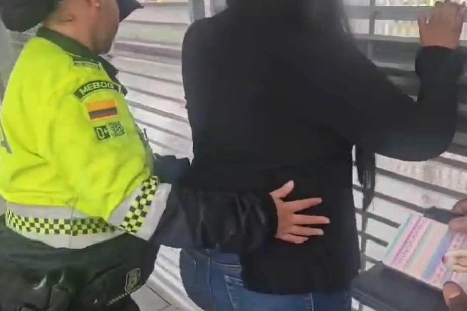 La mujer tenía seis celulares, que fueron identificados como hurtados, al momento de la requisa.