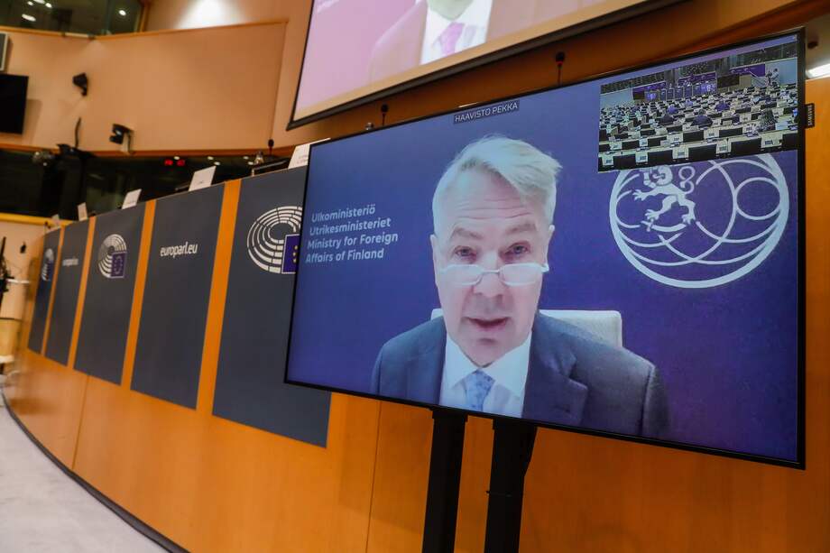Pekka Haavisto, ministro de Relaciones Exteriores de Finlandia, habló a través de un video sobre la política exterior y de seguridad del país a la luz de la guerra en Ucrania durante una Comisión de Asuntos Exteriores del Parlamento Europeo en Bruselas.