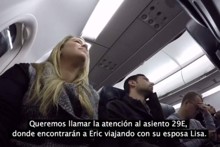 Hombre recibió la 'noticia' de su vida a bordo de un avión