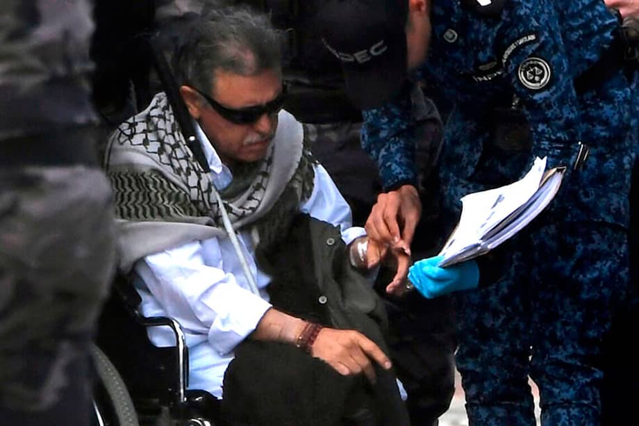 "Santrich" fue trasladado al búnker de la Fiscalía, en donde se encuentra a la espera de que la Fiscalía radique la solicitud de las audiencias de legalización de captura y de imputación de cargos. / AFP