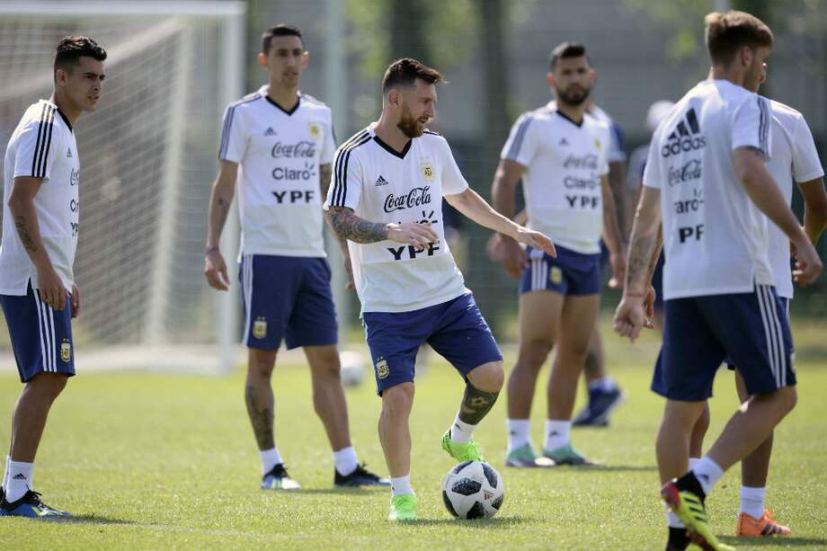 La selección de Argentina se enfrenta a Francia en los octavos de final del Mundial. / AFP