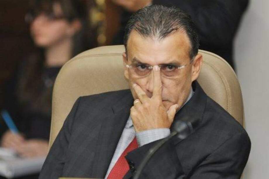 Deciden si quitan o no investidura a Roy Barreras