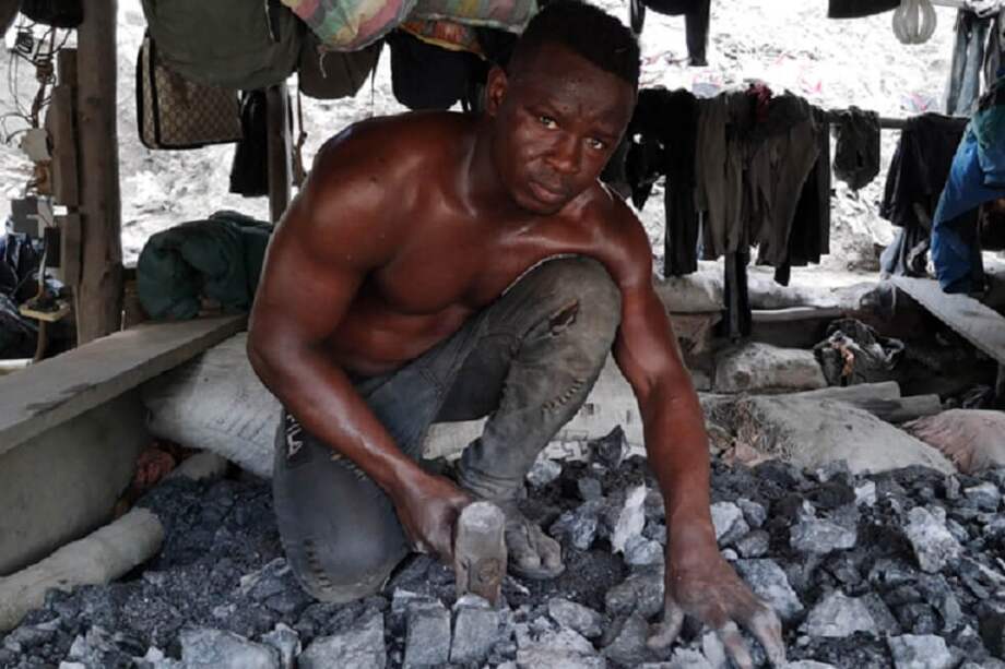 Ya más adultos, los jóvenes que protagonizan el minidocumental recuerdan cómo era trabajar en las minas con tan solo 11 o 12 años de edad. / Cortesía OIT