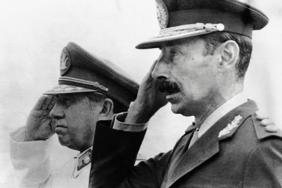 El dictador chileno Augusto Pinochet y el dictador argentino Jorge Videla.