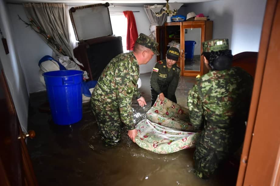 El desbordamiento de ríos y quebradas agravó la situación en zonas urbanas y rurales del municipio.