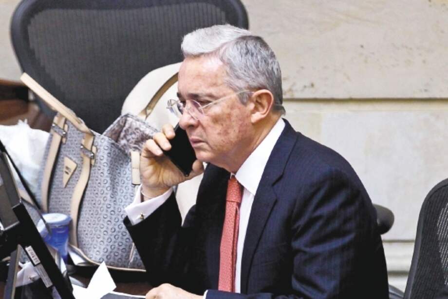 Álvaro Uribe fue alcalde, gobernador, congresista y dos veces presidente de la República. La medida de aseguramiento en su contra llega cuando ejerce, otra vez, como senador.