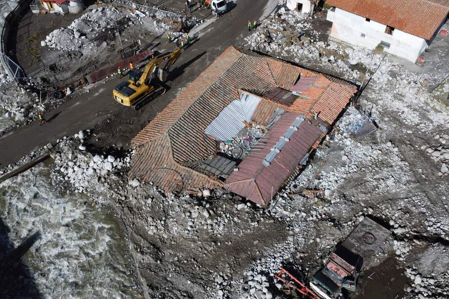 Esta vista aérea muestra viviendas dañadas tras las inundaciones en la aldea Apartadero, en el estado de Mérida, Venezuela.