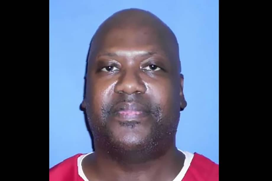 Curtis Flowers, de 48 años, fue declarado culpable en 2010 y condenado a muerte por los asesinatos en julio de 1996 de cuatro personas. Sin embargo, ha sido juzgado seis veces distintas por el mismo delito. / AFP