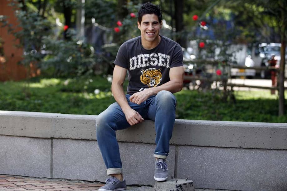 El futbolista Mauricio Molina pasa unos días de vacaciones en Medellín. / Luis Benavides