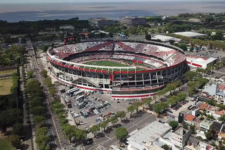 La Conmebol postergó la final entre Boca y River. / AFP