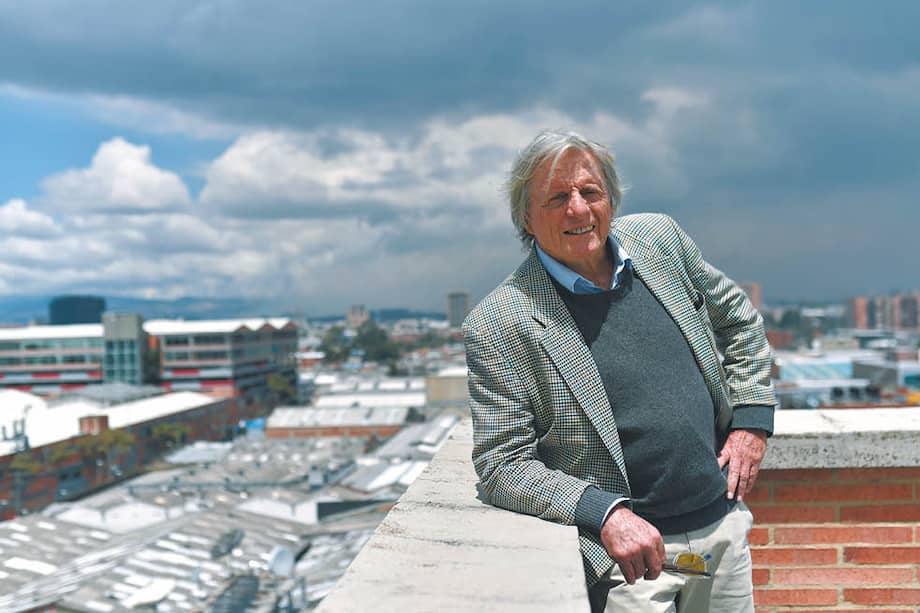 Martín von Hildebrand tiene 81 años de edad y ha recibido reconocimientos como el llamado Premio Nobel Alternativo, en Suecia, año 2000, y el Premio Nacional Ambiental. Está a punto de ser nombrado secretario general de la Organización del Tratado de la Cuenca Amazónica.