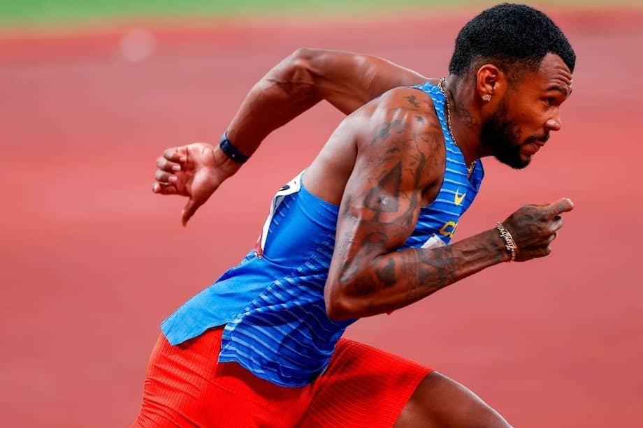 Anthony Zambrano tras la prueba de los 400 metros planos en los que ganó la medalla de plata en Tokio 2020.