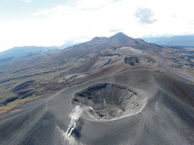 En raison de l'émission de cendres du volcan Puracé, l'Aerocivil restreint les vols dans le sud-ouest du pays