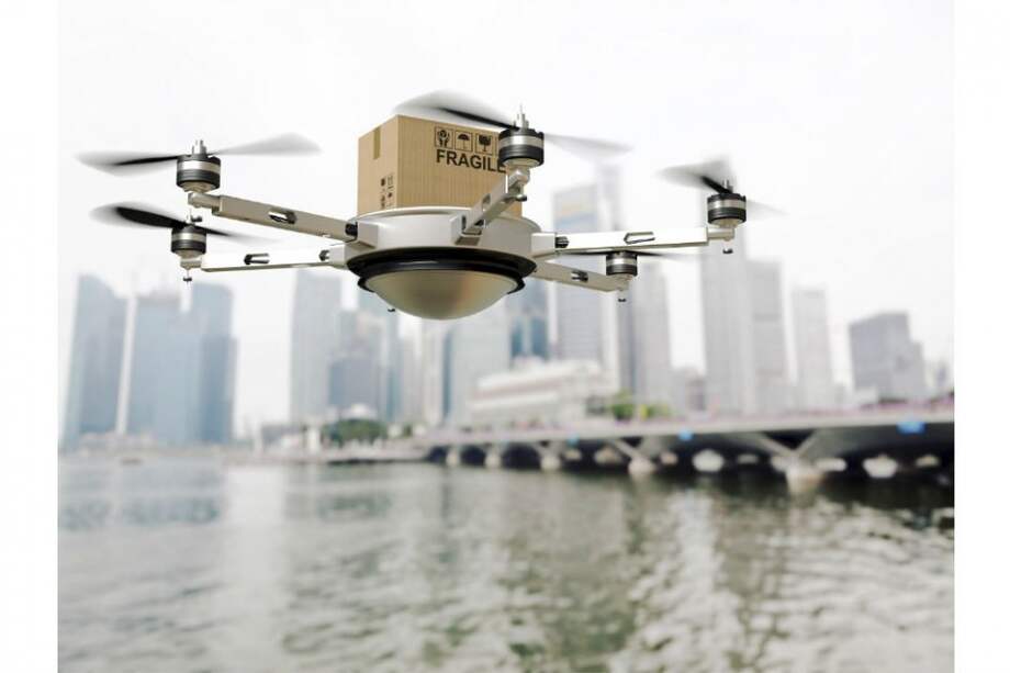 Amazon sorprendió al mundo cuando anunció su nuevo servicio Prime Air, para llevar paquetes de menos de 2,3 kilos utilizando drones. / Fotos: iStock
