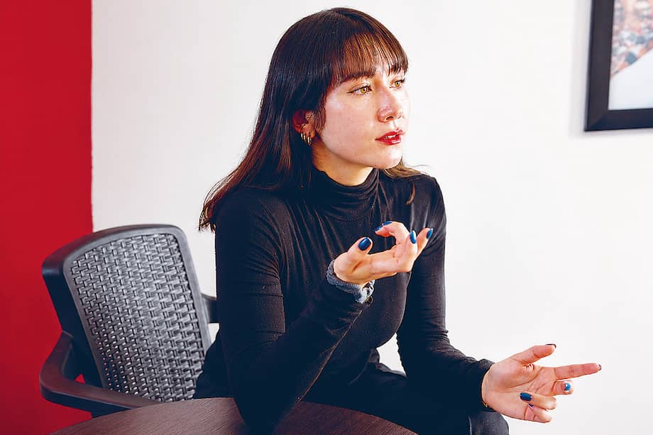 “… el proyecto intenta… establecer que la vida (humana) inicia desde el momento de la concepción. En consecuencia, si las mujeres y niñas interrumpen el embarazo… podrían ser penalizadas con cárcel”, advierte Laura Pedraza.