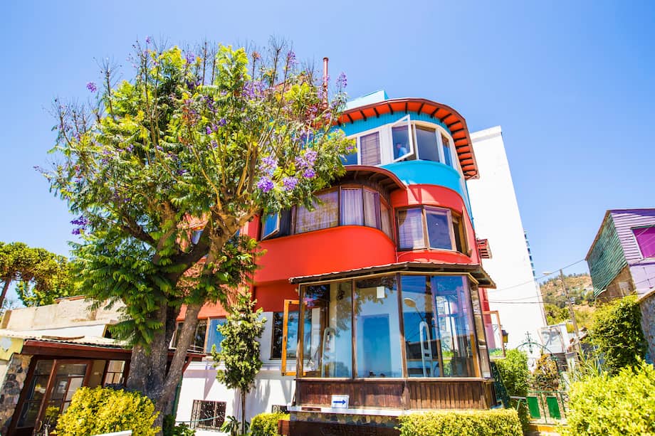 La Casa Museo La Sebastiana, ubicada en el Cerro Bellavista de Valparaíso, Chile, es una de las tres casas del poeta y Premio Nobel Pablo Neruda, convertida hoy en un museo gestionado por la Fundación Neruda.