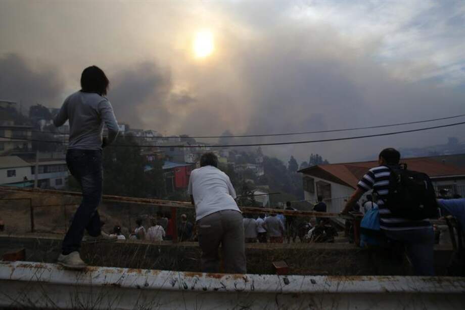 Asciende a 12 cifra de muertos por incendio en Chile