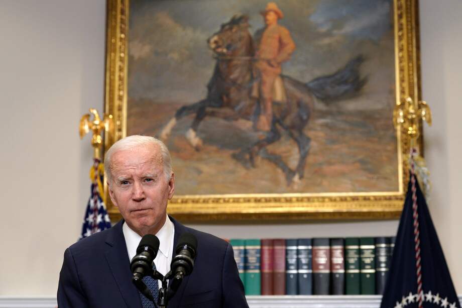 El presidente de los Estados Unidos, Joe Biden, pronuncia declaraciones después de llegar a un acuerdo bipartidista sobre el techo de la deuda, en la Sala Roosevelt de la Casa Blanca en Washington, DC