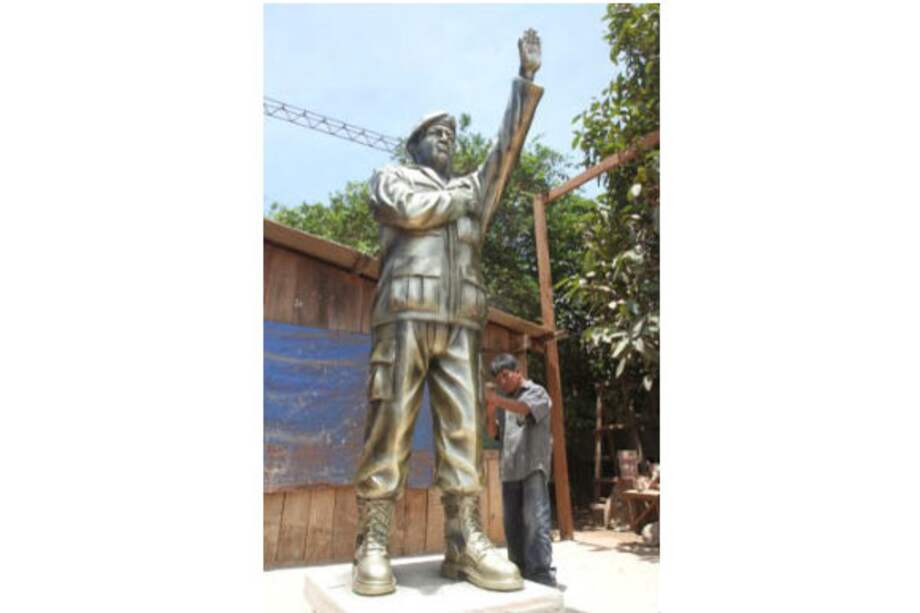 Evo Morales inaugura estatua de tres metros de Hugo Chávez