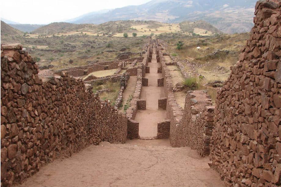 Ruinas del imperio Wari, en cerro Baúl, en donde se hizo el hallazgo. / CC BY-SA 3.0