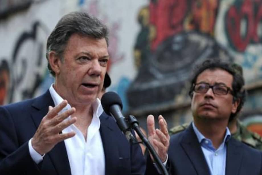 De ser aprobada la reforma del gobierno de Santos, el alcalde de Bogotá, Gustavo Petro, junto con los gobernadores y alcaldes del resto del país, podrían extender su mandato por dos años.