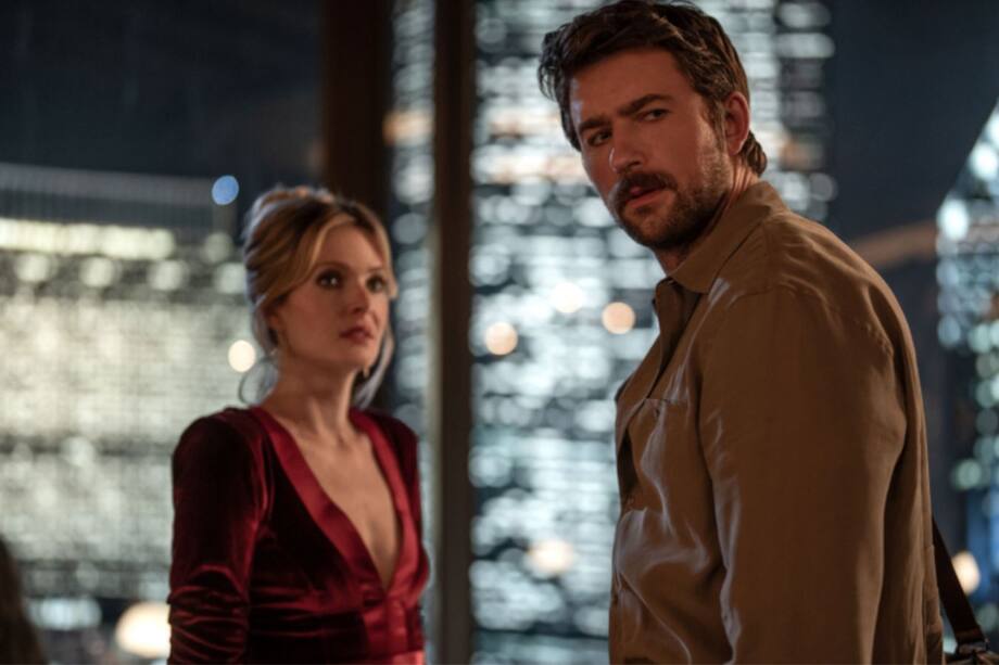 La terapeuta Violet Gates no sospecha que una cita con un hombre encantador la llevará a situaciones inesperadas.