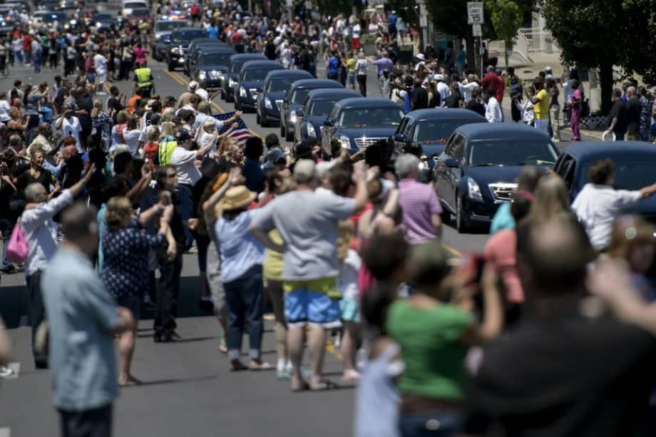 Miles de personas despidieron esta mañana a la leyenda del deporte. / AFP