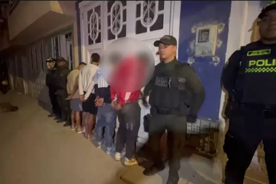 Tras solicitar un falso servicio, los cicno sujetos retuvieron a la fuerza al conductor que aceptó la carrera. a cambio de su rescate solicitaban COP 20 millones.