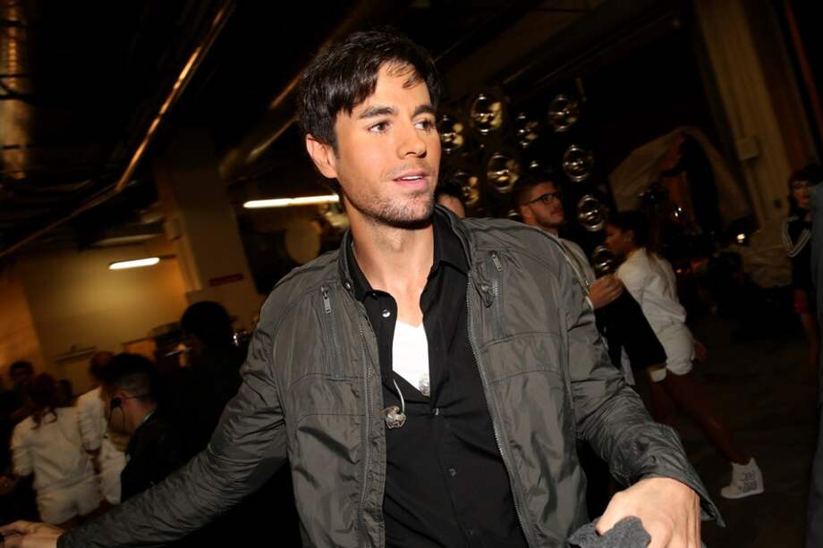 Enrique Iglesias es acusado de plagiar el tema "Bailando"