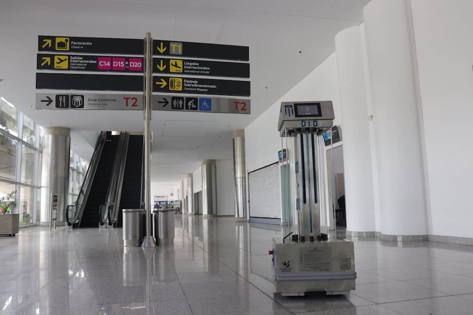 Este es uno de los productos tecnológicos del centro, un robot de desinfección.