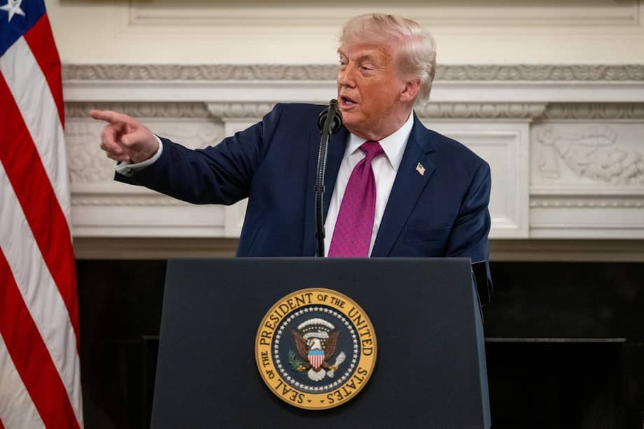 El presidente de EE. UU., Donald Trump, habla en el Comedor de Estado de la Casa Blanca en Washington, DC, EE. UU., el 21 de abril de 2026.