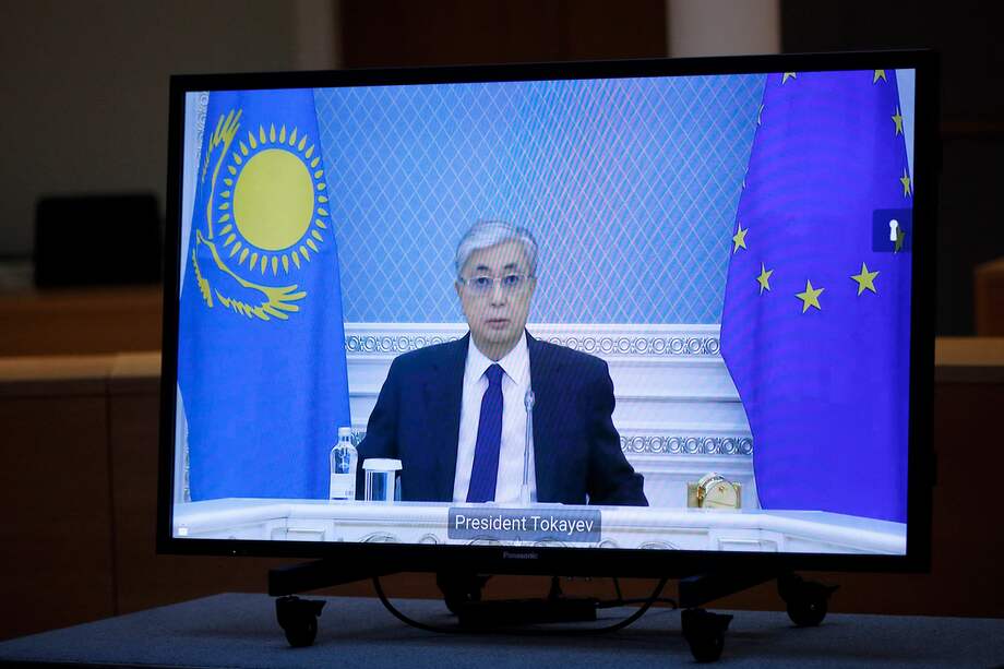 Kassym-Jomart Tokayev, presidente de Kazajistán, en videoconferencia este 10 de enero.
