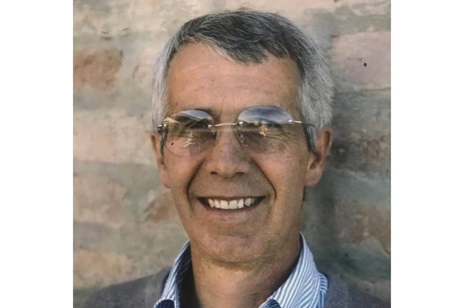 Alejandro Sanz De Santamaría ha sido profesor en la Universidad de los Andes, así como en la Universidad de Massachusetts.