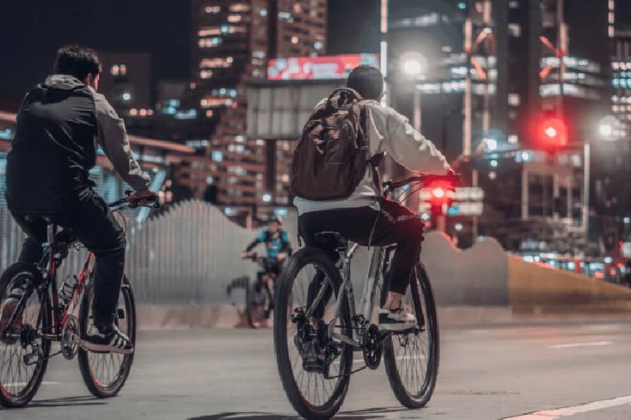 La Ciclovía Nocturna recorrerá la carrera Séptima entre las calles 12 y 60 como parte del Festival de Verano 2026.