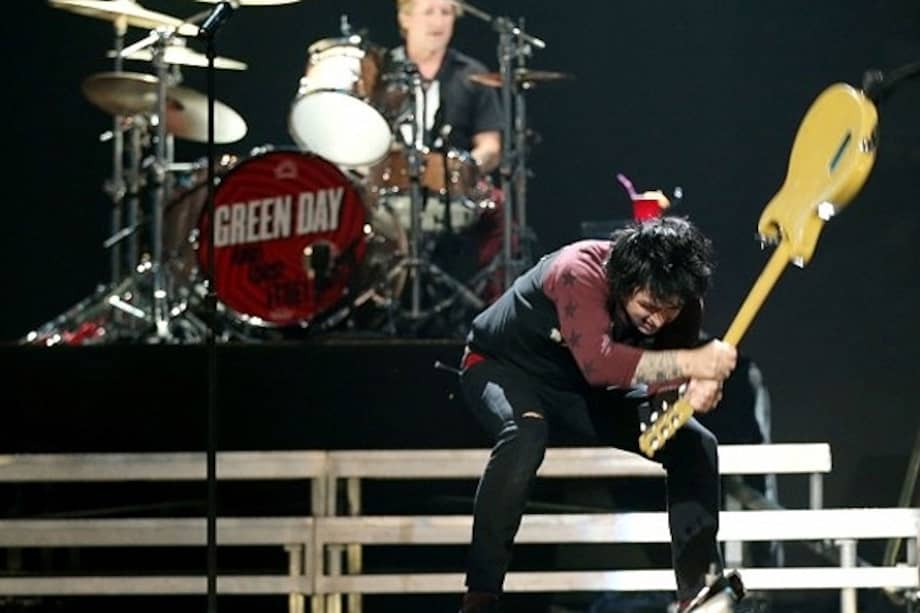 El cantante de Green Day, Billie Joe Armstrong, perdió el control en pleno concierto.