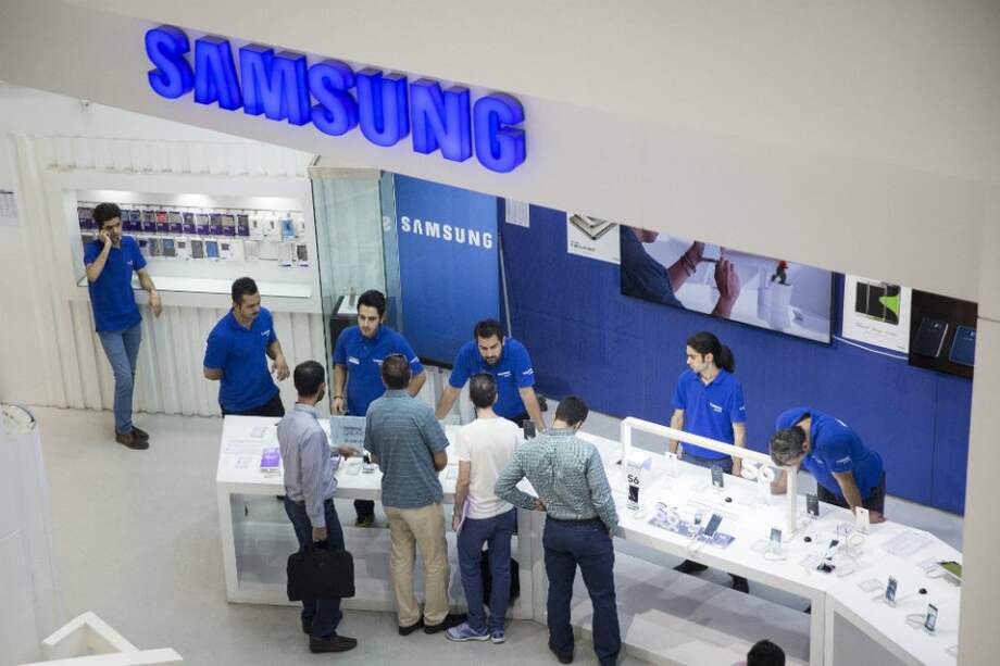 Samsung Electronics Co. comenzará a vender este mes un primer equipo para una casa conectada. / Bloomberg News