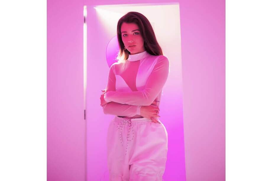 En medio de la cuarentena, Alaina Castillo está componiendo nueva música para sus seguidores. / Cortesía