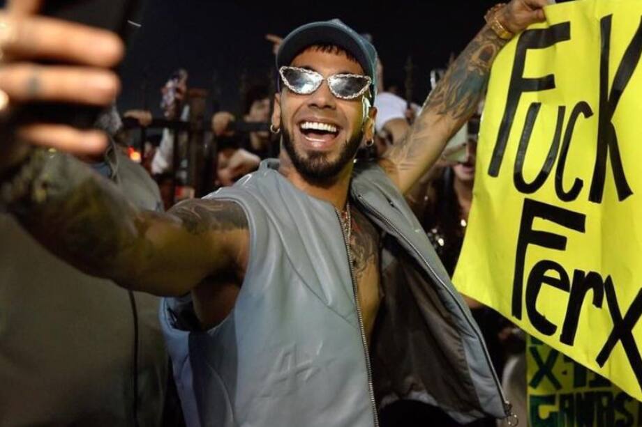 Anuel AA fue muy insistente en aquel momento con las indirectas y burlas hacia Karol G y Feid. Incluso, fue señalado de acoso por parte de los seguidores de su ex.