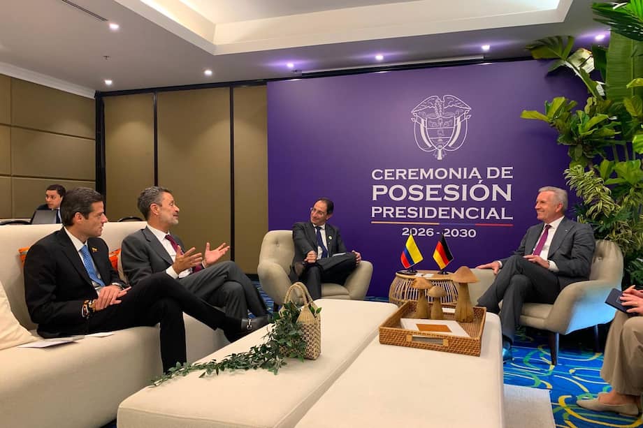 El canciller Omar Bula y el vicepresidente José Manuel Restrepo en reunión con Wulff.