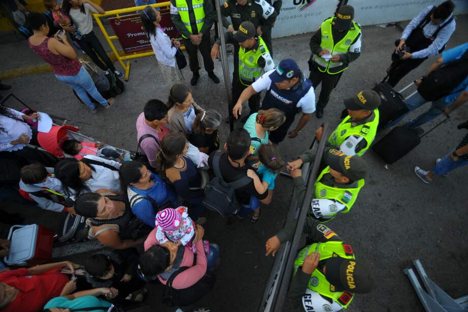 Se calcula que cada día 37.000 venezolanos entran a Colombia, muchos de los cuales llegan en busca de comida y medicamentos, mientras que 550.000 se han instalado definitivamente en el país andino. / Cristian Garavito - El Espectador